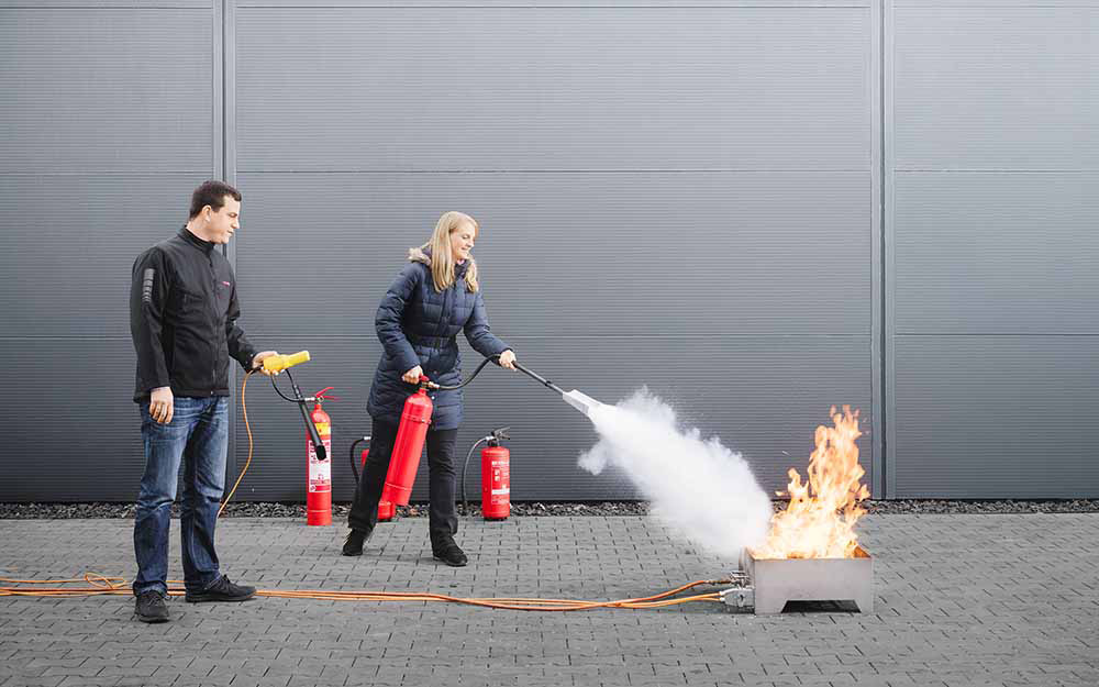 Feuerlöscher richtig bedienen-Regelmäßige Übungen sind wichtig-CWS Fire Safety
