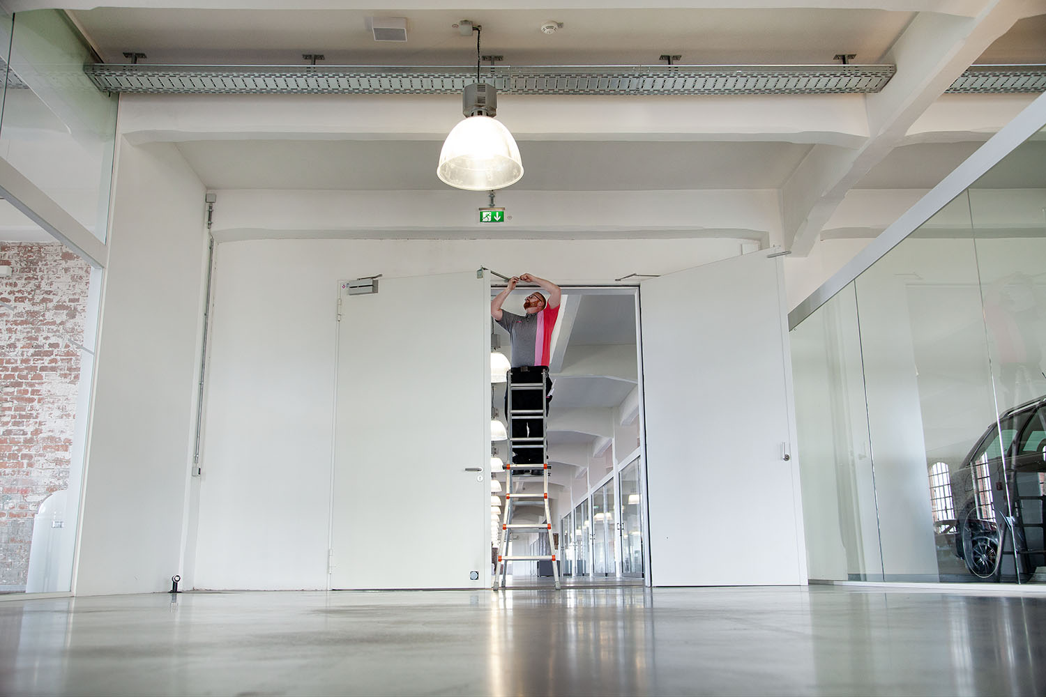 Wer darf Brandschutztüren reparieren-CWS Fire Safety